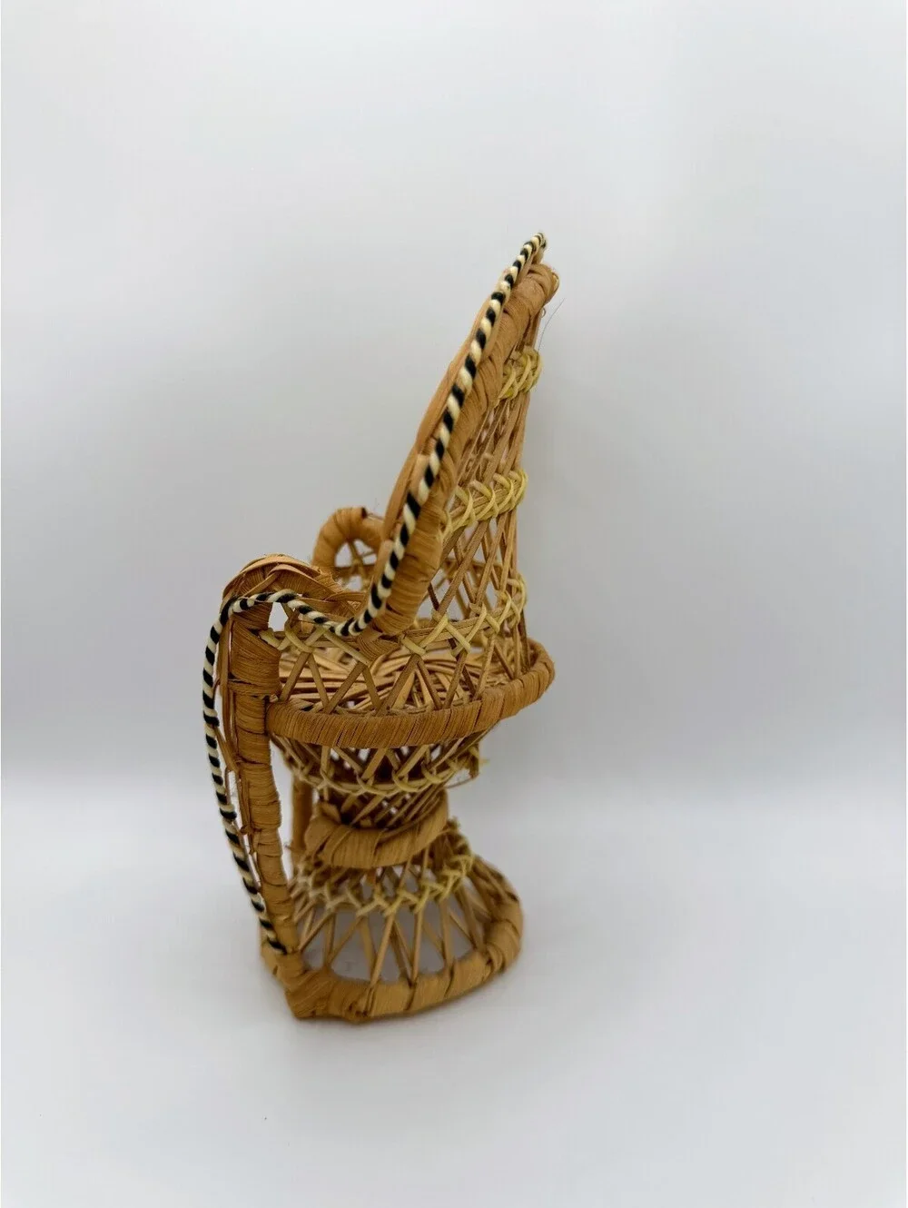 1:6 Scale Vintage Miniature Wicker Peacock Chair Rattan Doll Furniture 90s